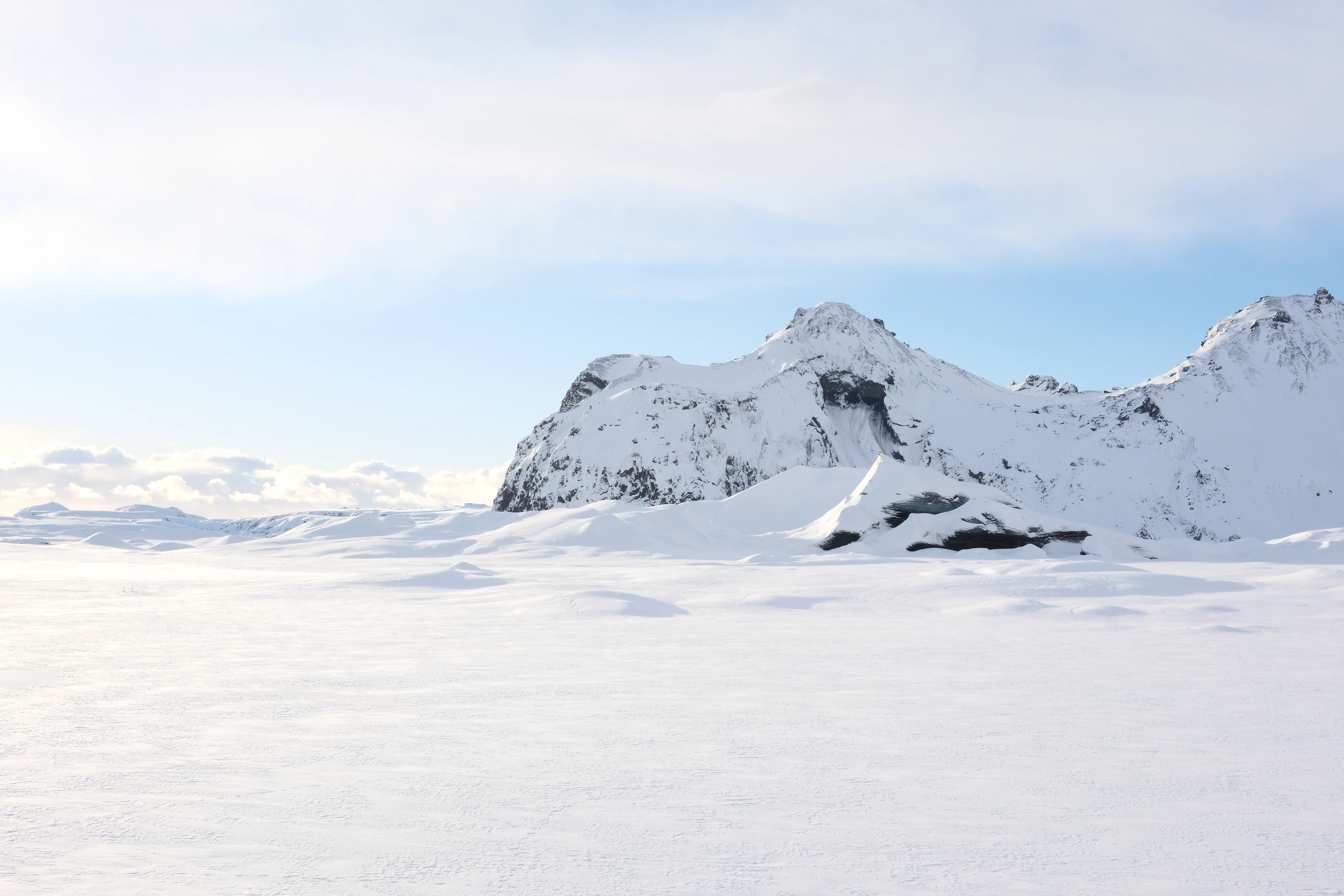 27mm · f/16 · 1/125s · ISO 320
FUJIFILM X-T5 · XF27mmF2.8 R WR · Jan 26, 2025
Vast snow-covered Icelandic landscape with jagged white mountain peaks.
Mýrdalsjökull, Iceland
© Brandon Cook
