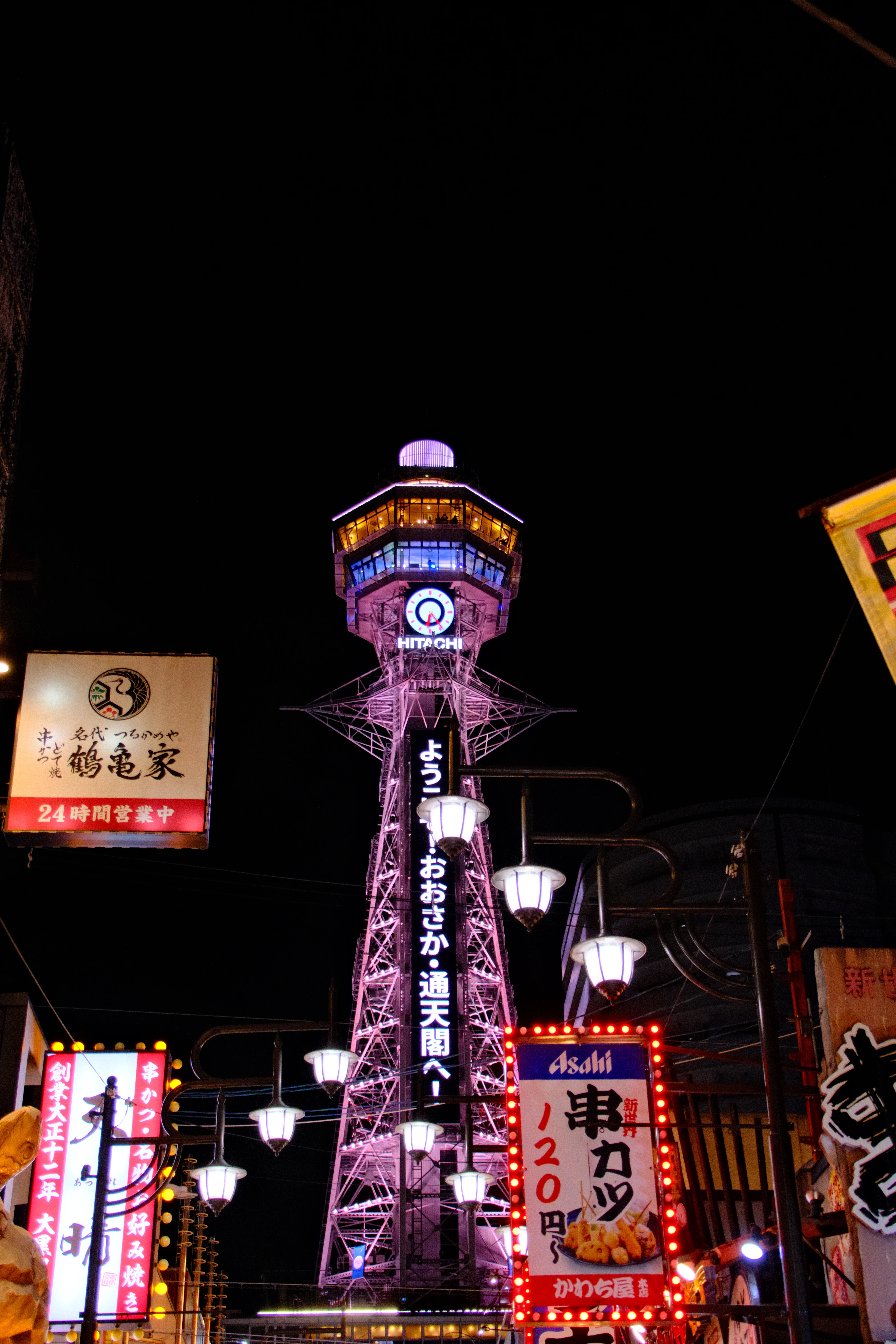 32mm · f/4.5 · 1/125s · ISO 3200
FUJIFILM X-T5 · 16-300mm F3.5-6.7 DC OS | Contemporary 025 · Jan 6, 2026
Illuminated Tsutenkaku Tower amidst vibrant neon signs in Osaka.
Osaka, Japan
© Brandon Cook