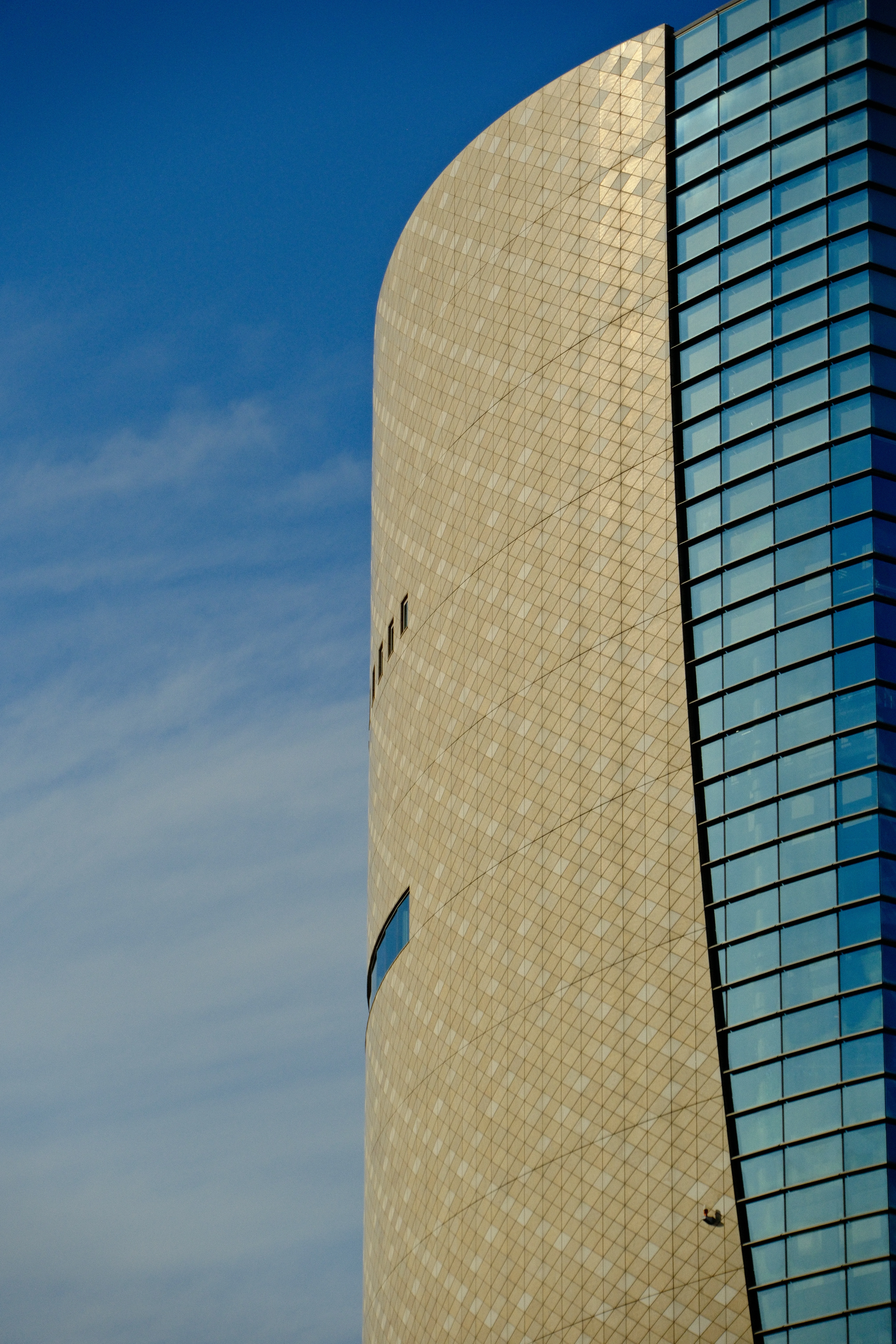 99mm · f/6.3 · 1/5000s · ISO 500
FUJIFILM X-T5 · 16-300mm F3.5-6.7 DC OS | Contemporary 025 · Jan 7, 2026
Curved patterned roof and glass windows of an Osaka building.
Osaka, Japan
© Brandon Cook