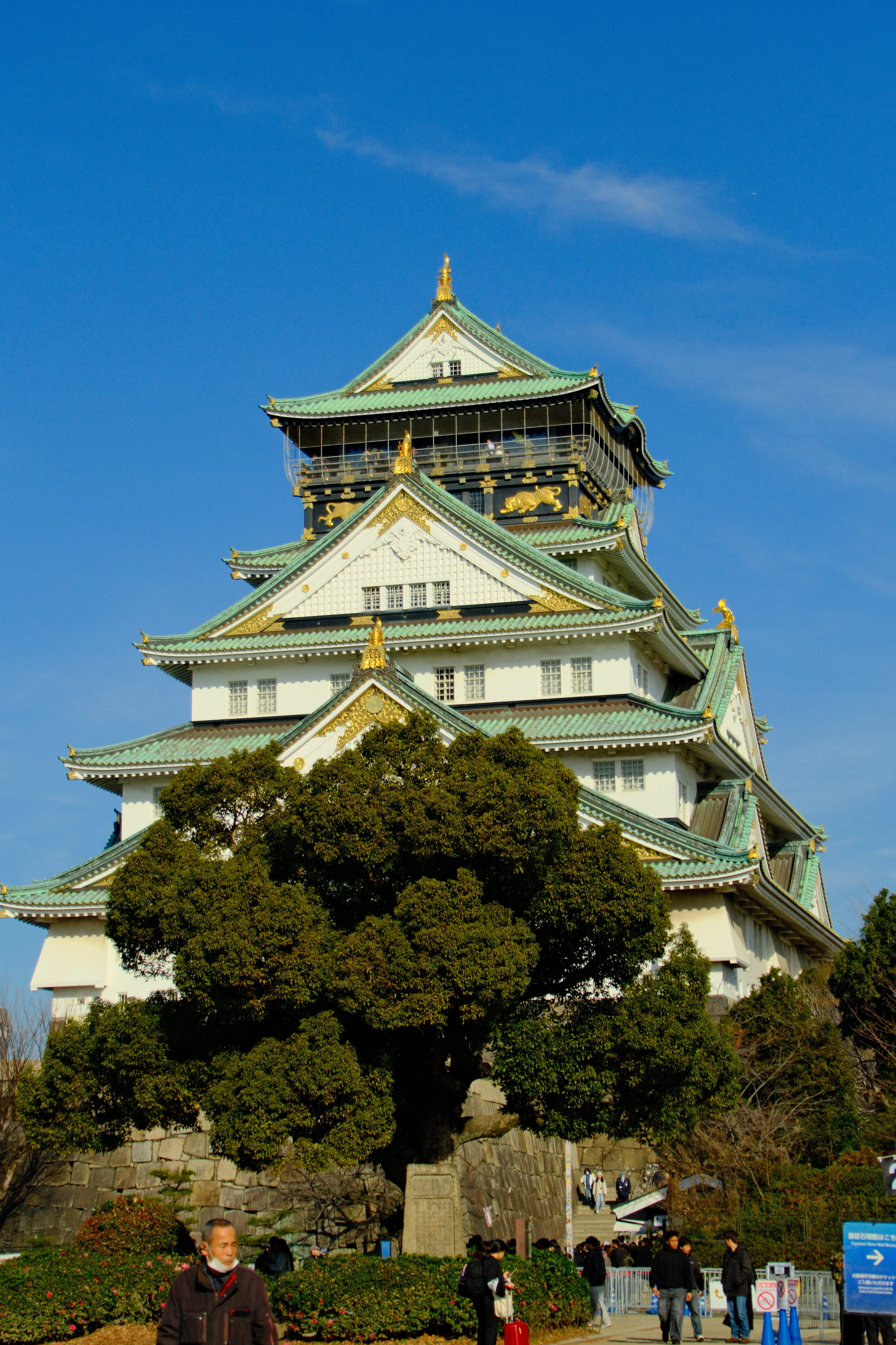 48mm · f/5.6 · 1/3200s · ISO 500
FUJIFILM X-T5 · 16-300mm F3.5-6.7 DC OS | Contemporary 025 · Jan 7, 2026
Iconic Osaka Castle with green tiered roofs and gold accents.
Osaka, Japan
© Brandon Cook
