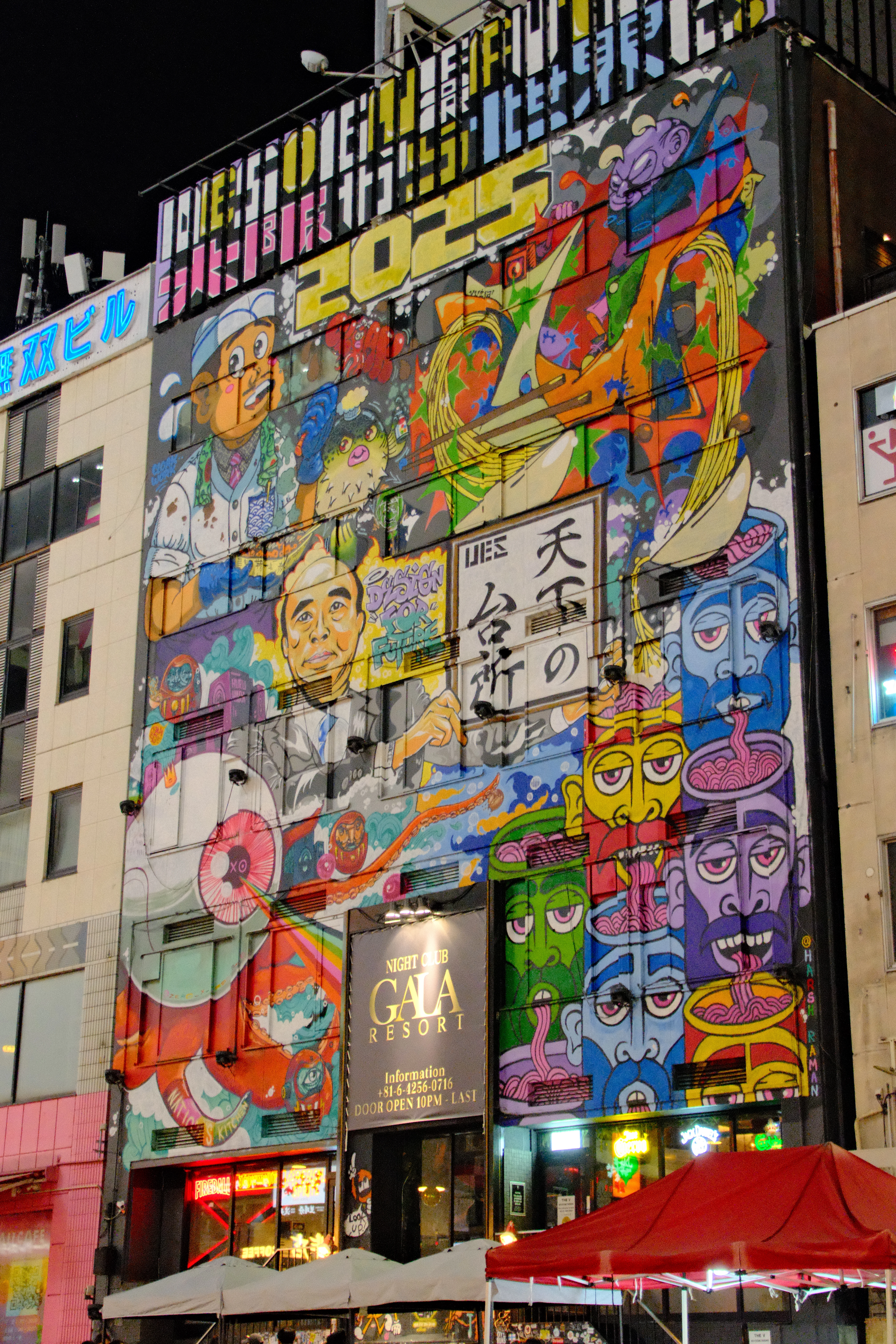 37mm · f/5 · 1/125s · ISO 10000
FUJIFILM X-T5 · 16-300mm F3.5-6.7 DC OS | Contemporary 025 · Jan 7, 2026
Vibrant cartoon mural covering a tall building in Osaka.
Osaka, Japan
© Brandon Cook